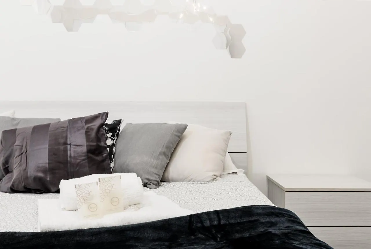 Apartment City Center 8'Minutes! Free Wi-Fi & Netflix 'Simona'S Retreat' By Tilo Genoa